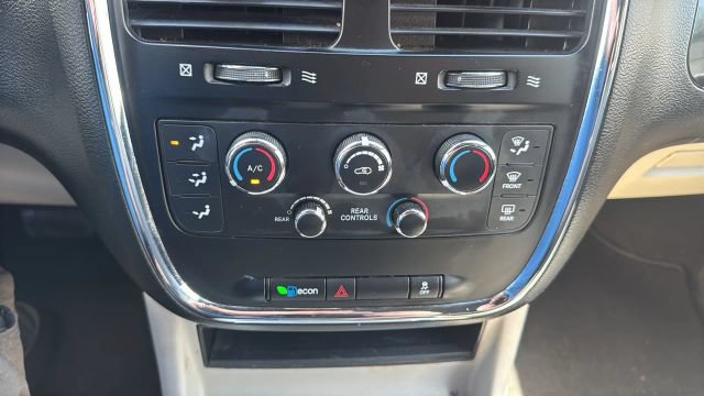Used 2019 Dodge Grand Caravan SXT FWD image 17