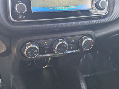 Certified 2025 Nissan Kicks Play S image 17