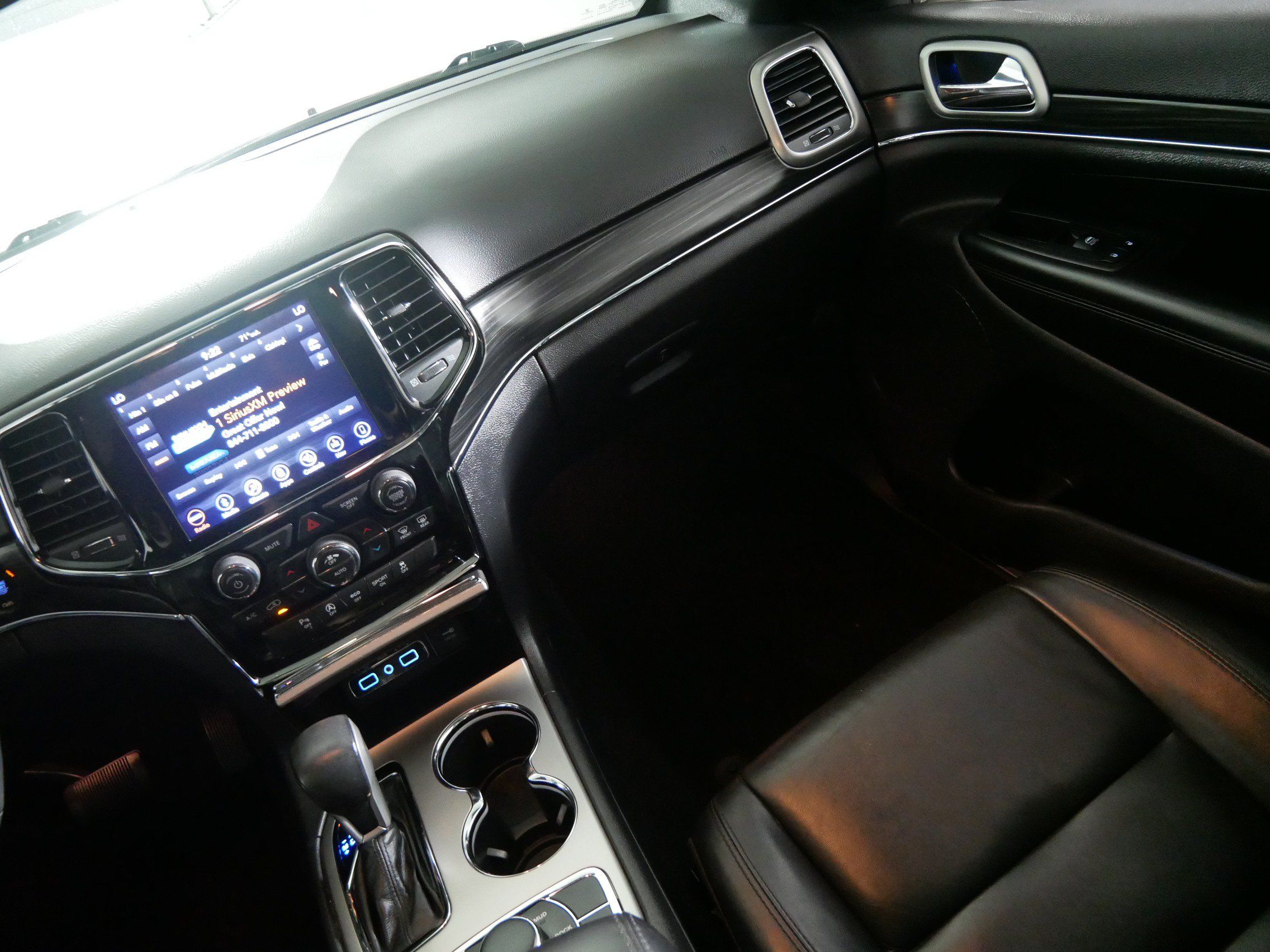 Used 2019 Jeep Grand Cherokee Limited w/ Trailer Tow Group IV AWD/4WD image 11