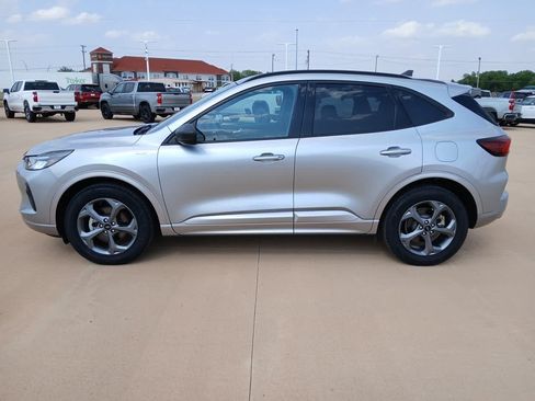 Used 2023 Ford Escape ST-Line AWD/4WD image 2