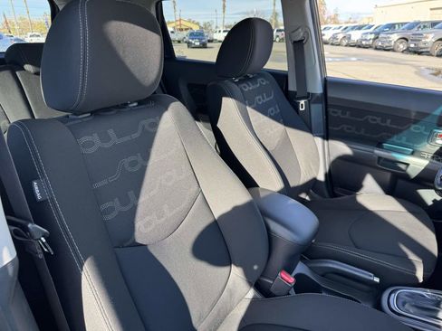 Used 2013 Kia Soul + image 13