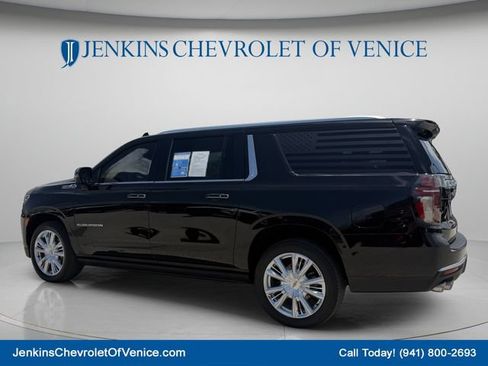 Used 2023 Chevrolet Suburban High Country w/ Premium Package 2 AWD/4WD image 8