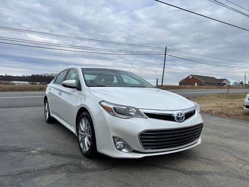 Used 2013 Toyota Avalon XLE Premium image 3