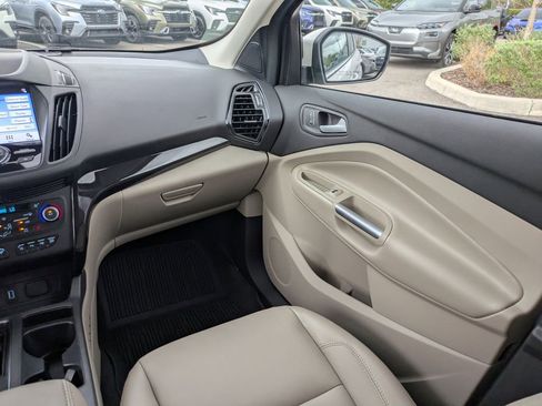 Used 2019 Ford Escape Titanium image 17