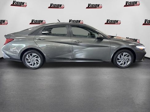 Used 2024 Hyundai Elantra SEL FWD image 4