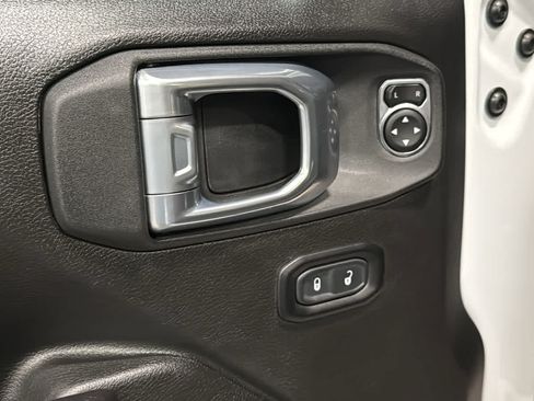 Used 2024 Jeep Wrangler Unlimited w/ Convenience Group AWD/4WD image 24
