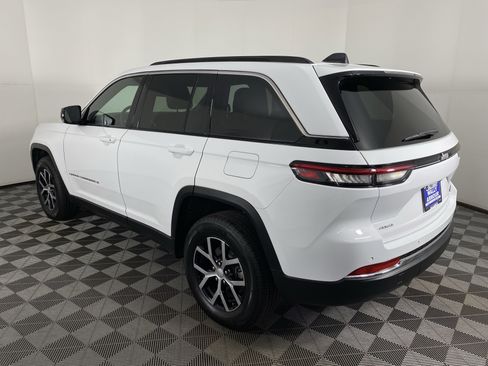 Used 2025 Jeep Grand Cherokee Limited AWD/4WD image 10