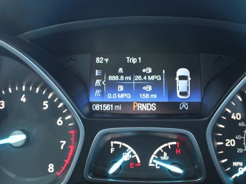 Used 2019 Ford Escape Titanium image 2