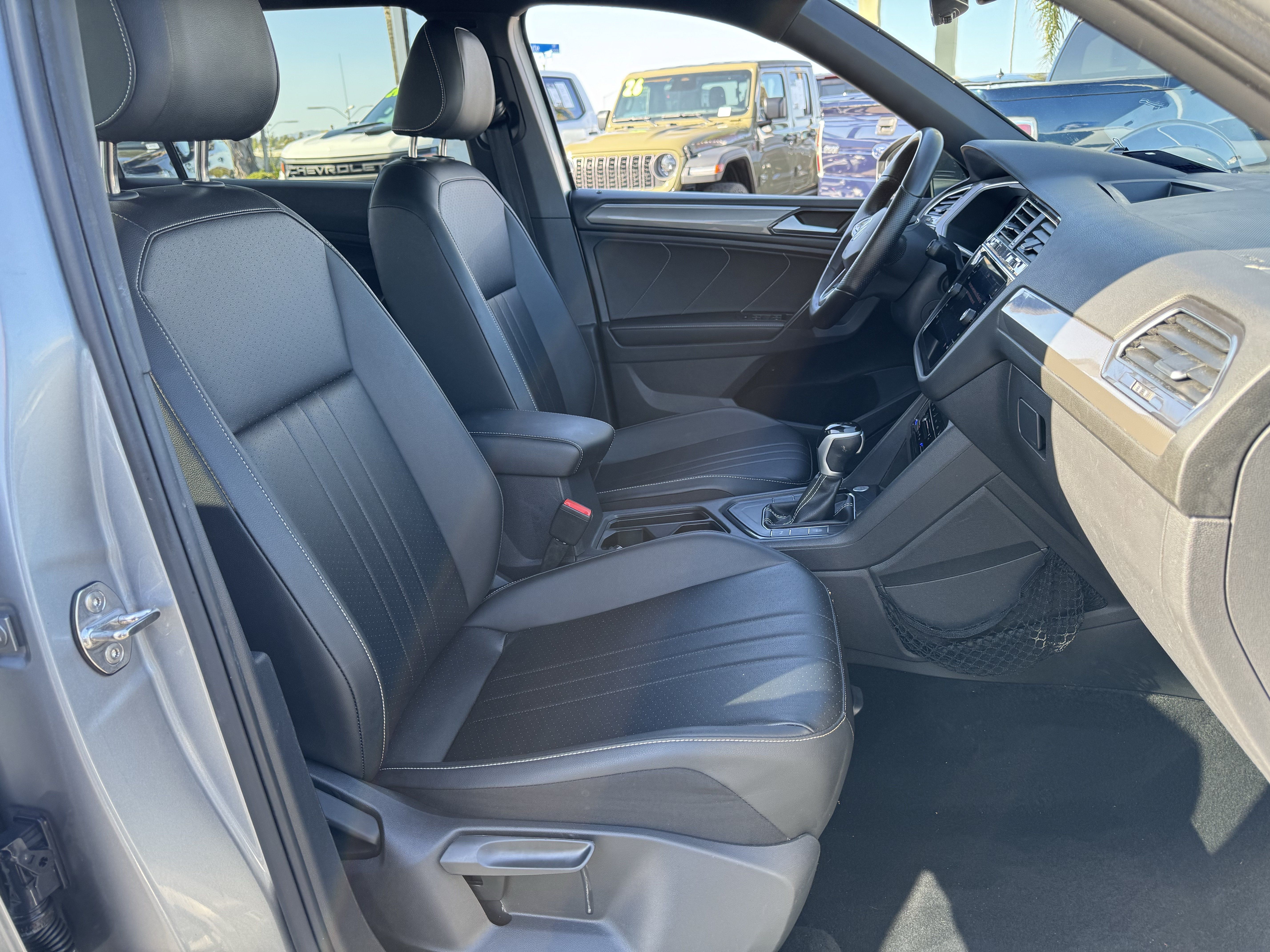 Used 2023 Volkswagen Tiguan SE R-Line FWD image 28