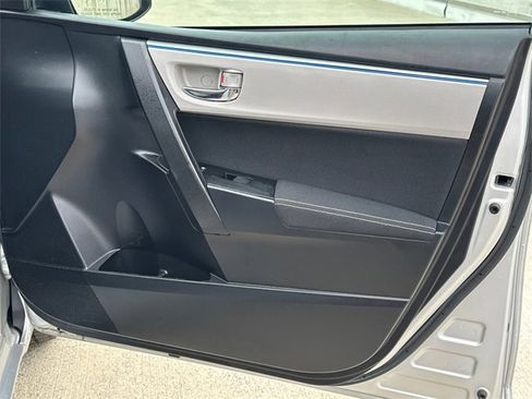 Used 2016 Toyota Corolla LE image 11