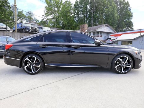 Used 2018 Honda Accord Touring image 8