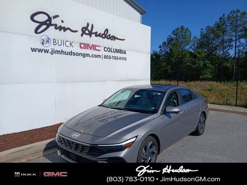 Used 2024 Hyundai Elantra Limited FWD image 2