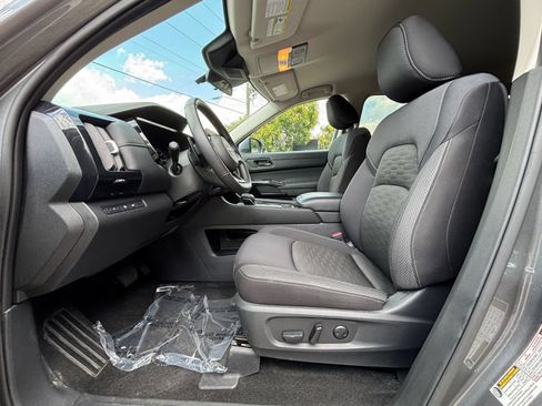 Used 2025 Nissan Pathfinder SV AWD/4WD image 20