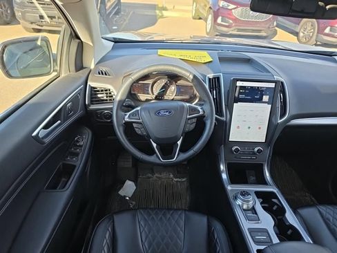 Used 2024 Ford Edge Titanium image 8