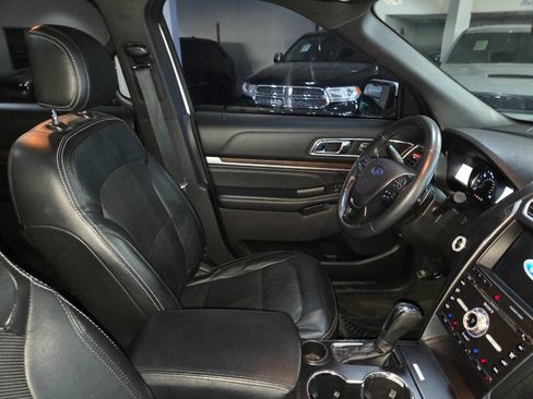 Used 2017 Ford Explorer Limited image 34
