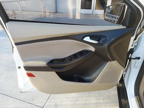 Used 2018 Ford Focus SE FWD image 25