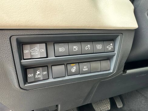 Used 2022 Toyota Tundra Capstone AWD/4WD image 8