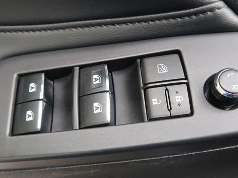 Used 2019 Toyota Avalon XLE image 28