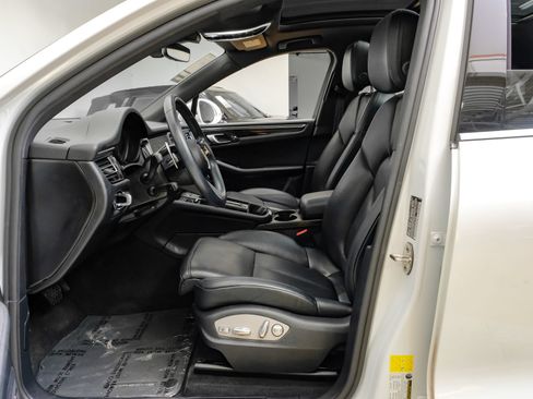 Used 2024 Porsche Macan w/ Premium Plus Package AWD/4WD image 4