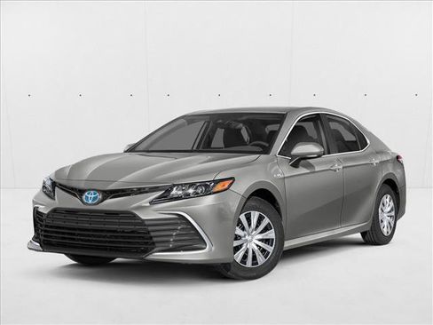 Used 2022 Toyota Camry LE image 1