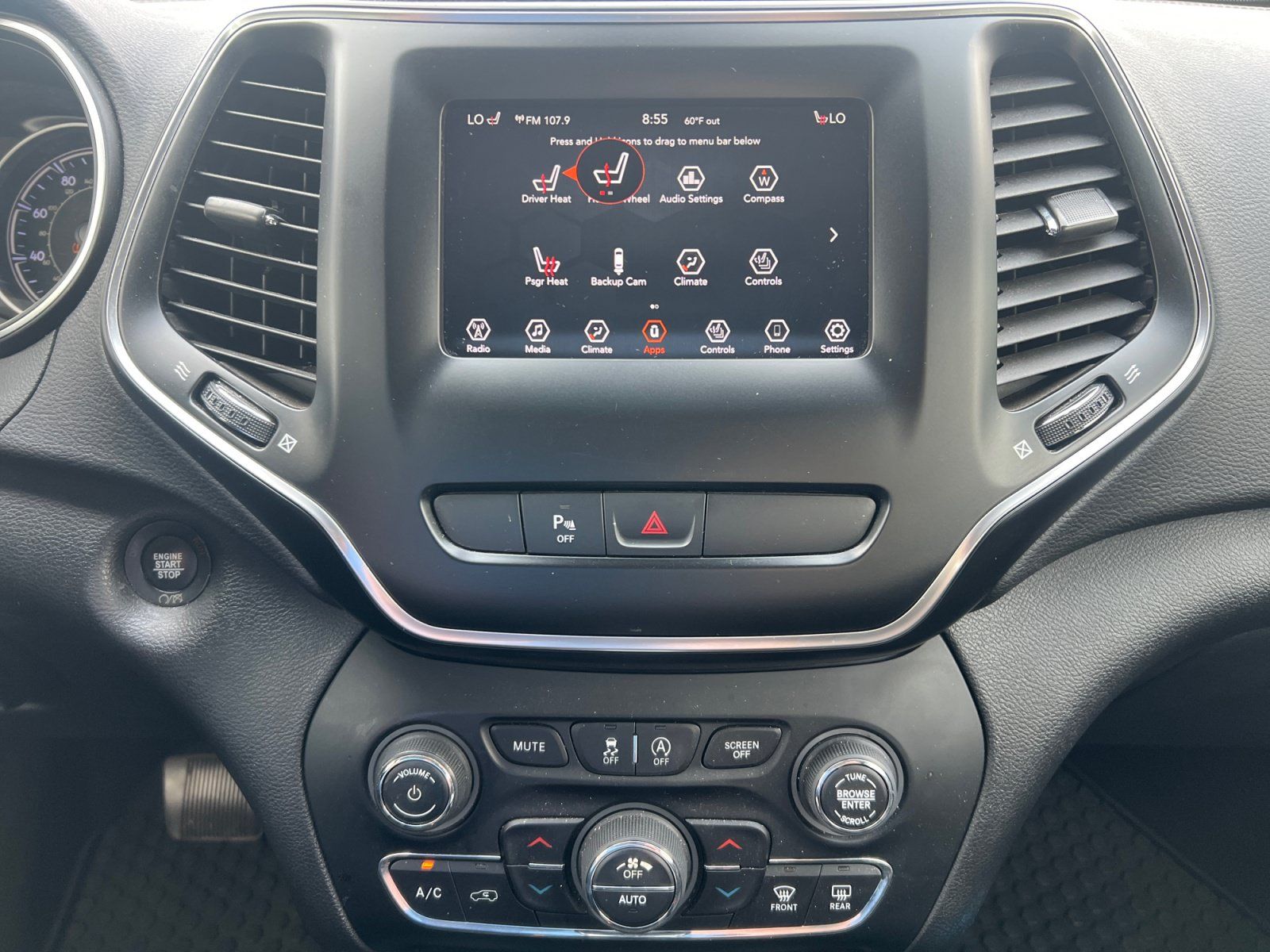Used 2019 Jeep Cherokee Latitude Plus w/ Comfort/Convenience Group AWD/4WD image 12