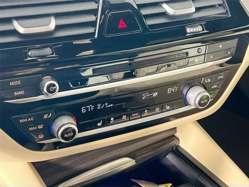 Used 2018 BMW 530i xDrive 530i xDrive image 9