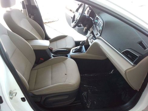 Used 2019 Hyundai Elantra SE FWD image 13
