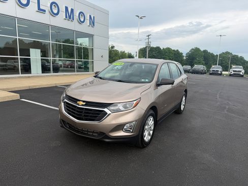 Used 2018 Chevrolet Equinox LS FWD image 2