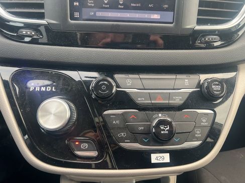 Used 2024 Chrysler Voyager LX FWD image 21
