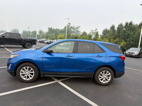 Used 2019 Chevrolet Equinox LS w/ LS Convenience Package FWD image 3