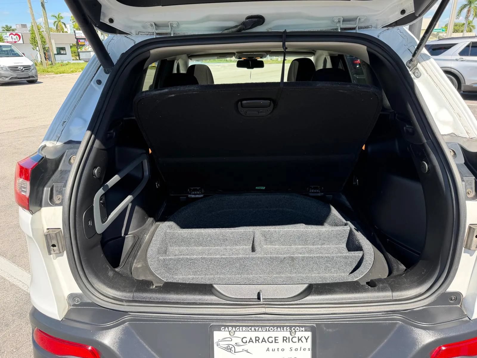 Used 2015 Jeep Cherokee Latitude w/ Comfort/Convenience Group FWD image 39