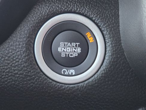 Used 2025 RAM 1500 Laramie AWD/4WD image 23