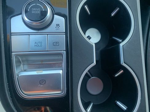 Used 2023 Genesis G70 2.0T image 31