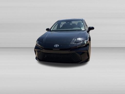 Used 2025 Toyota Camry LE FWD image 10