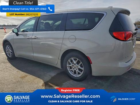 Used 2017 Chrysler Pacifica LX image 3