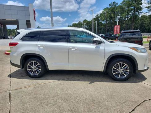 Certified 2017 Toyota Highlander XLE FWD image 8