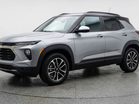 Used 2025 Chevrolet TrailBlazer LT image 3