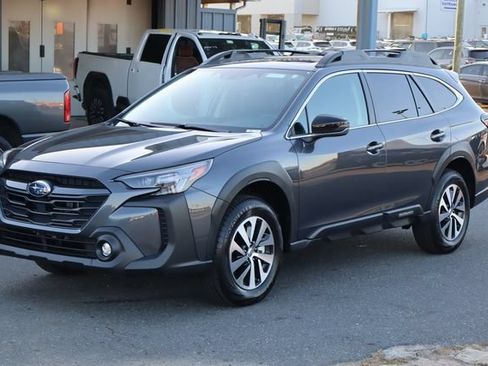 Used 2025 Subaru Outback Premium w/ Popular Package #1 AWD/4WD image 2