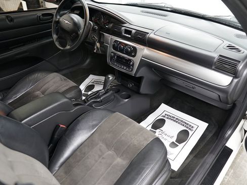 Used 2005 Chrysler Sebring Touring image 36