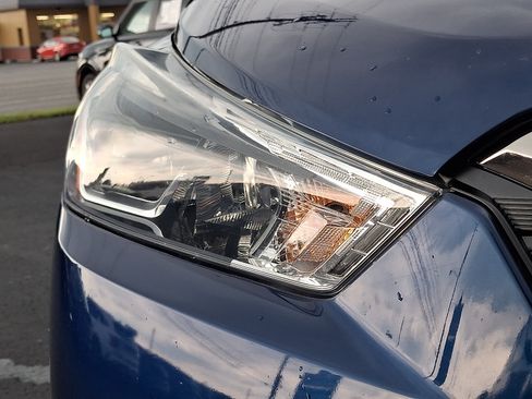 Used 2019 Nissan Kicks SR w/ SR Premium Package FWD image 9