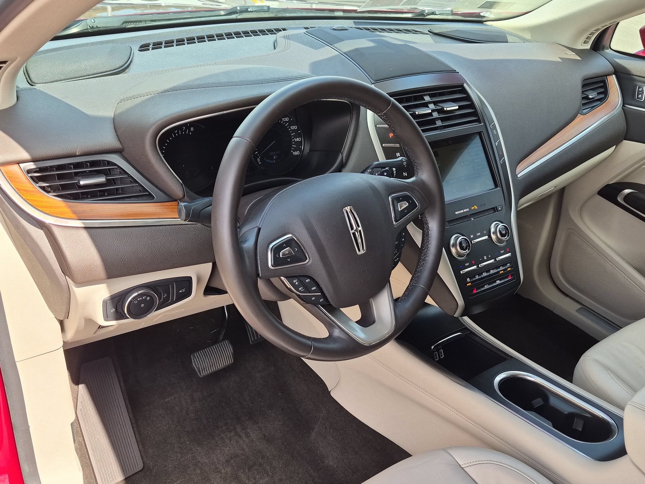 Used 2019 Lincoln MKC Select w/ Select Plus Package AWD/4WD image 9