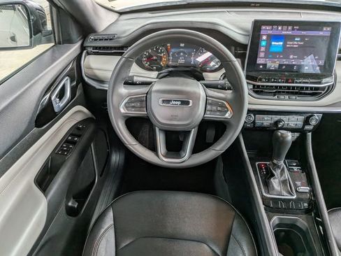 Used 2024 Jeep Compass Limited image 12