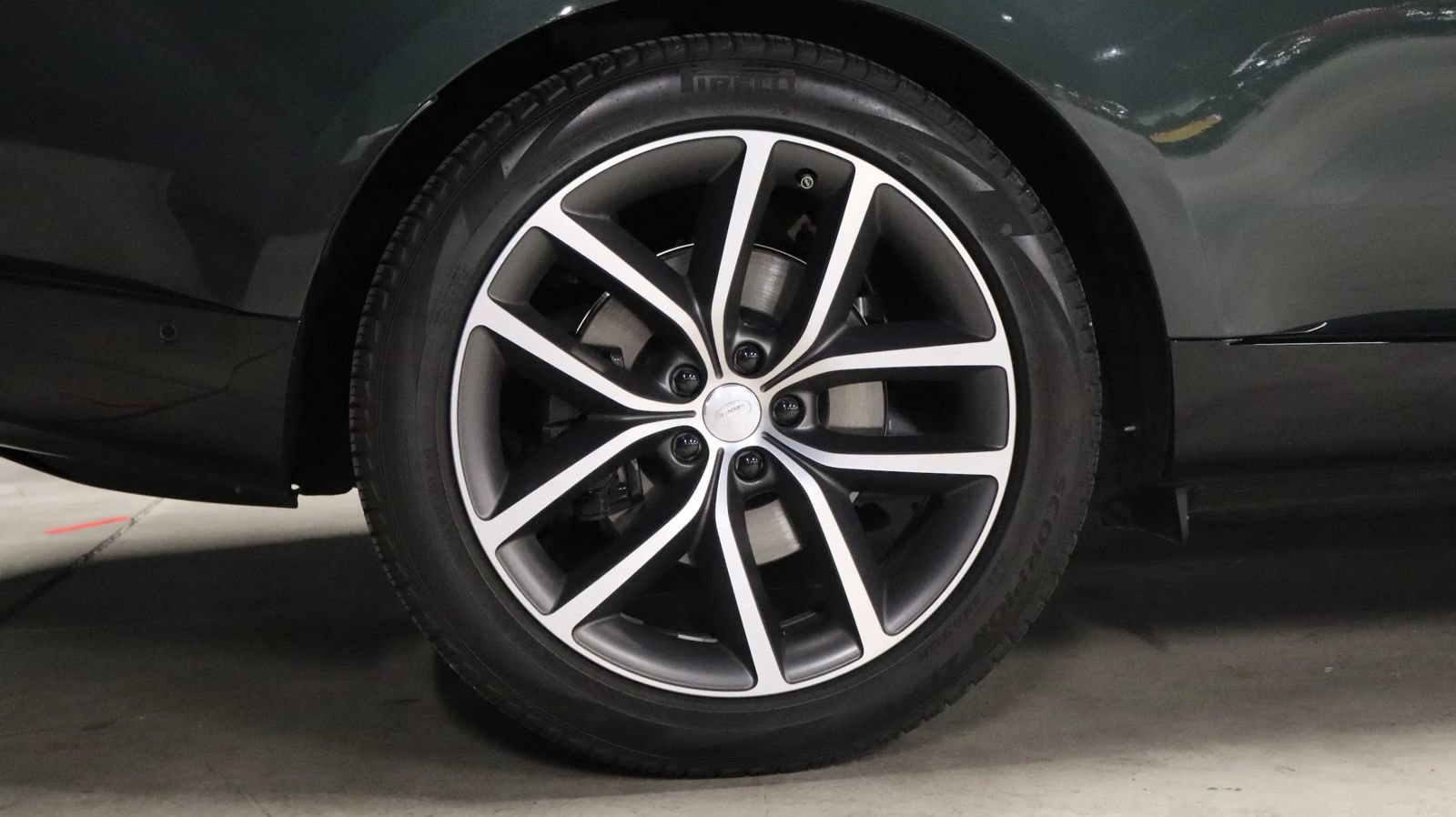 Used 2025 Land Rover Range Rover Long Wheelbase SE AWD/4WD image 18