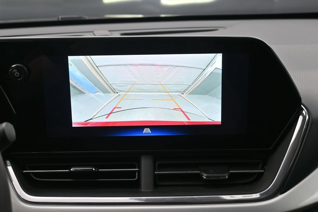 Used 2025 Chevrolet Trax LT FWD image 14
