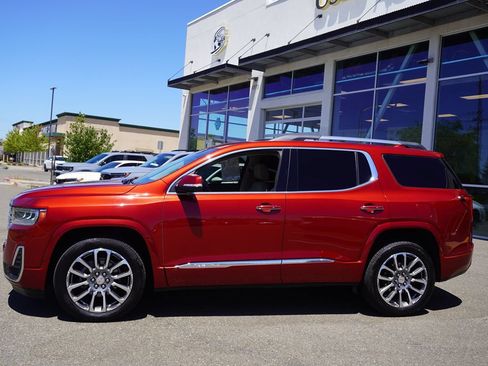 Used 2021 GMC Acadia Denali w/ Denali Technology Package FWD image 3