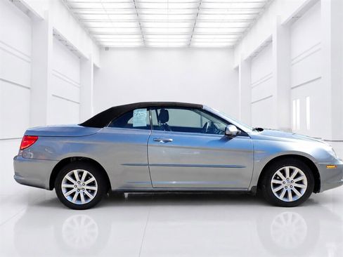 Used 2010 Chrysler Sebring Touring FWD image 2