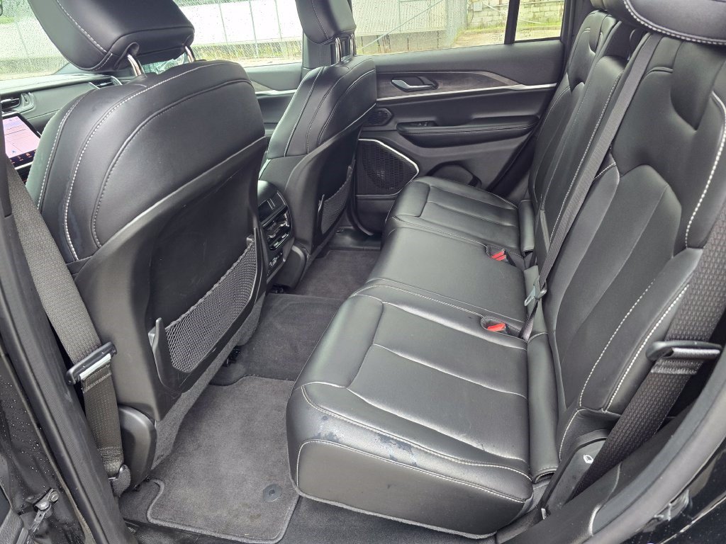 Used 2025 Jeep Grand Cherokee Limited AWD/4WD image 31