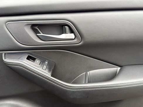 Used 2024 Nissan Rogue SV image 28