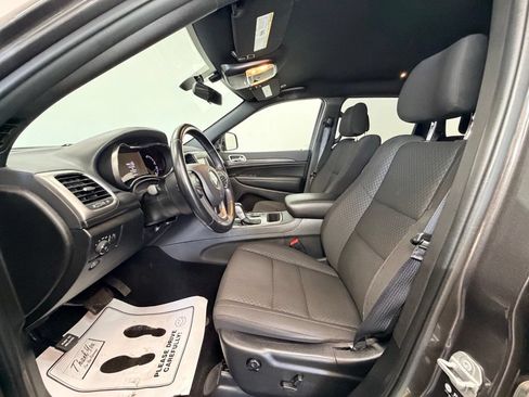 Used 2021 Jeep Grand Cherokee Laredo AWD/4WD image 3