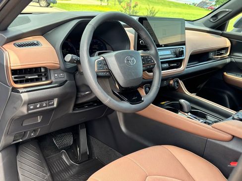 Used 2026 Toyota Grand Highlander AWD Hybrid image 12